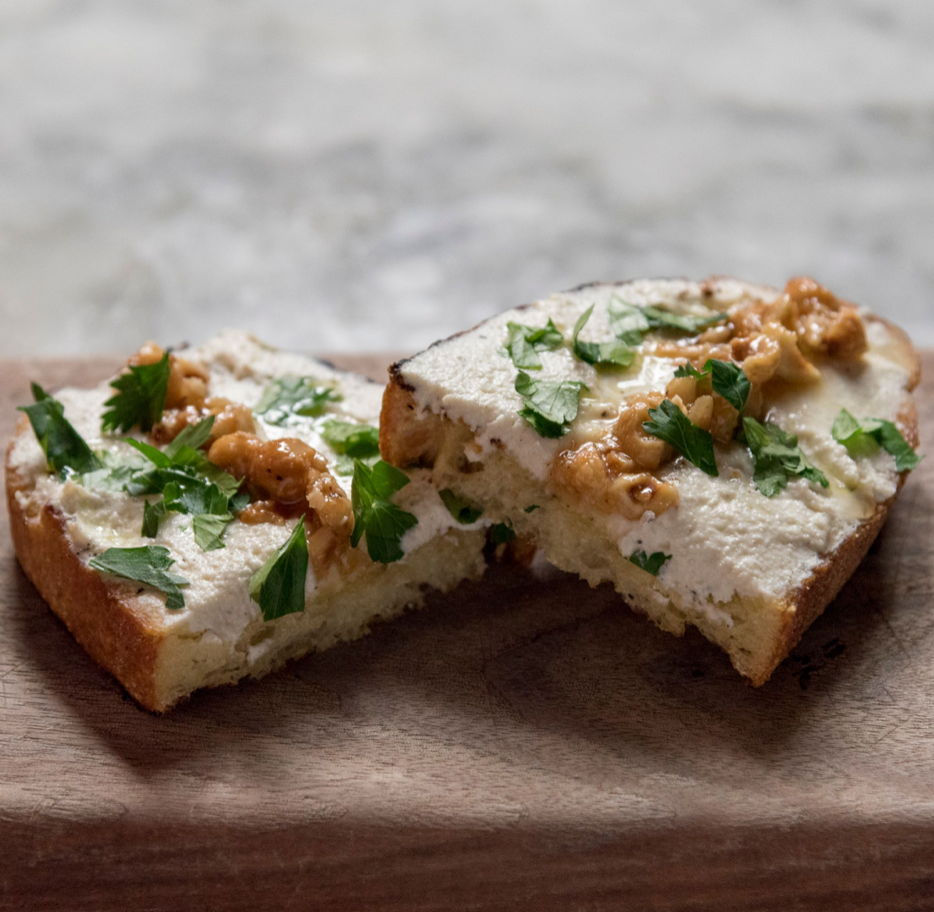 Sotto's Goat Cheese & Hazelnut Honey | 8 pc.